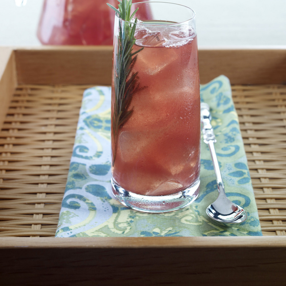 Watermelon pomegranate green tea drink